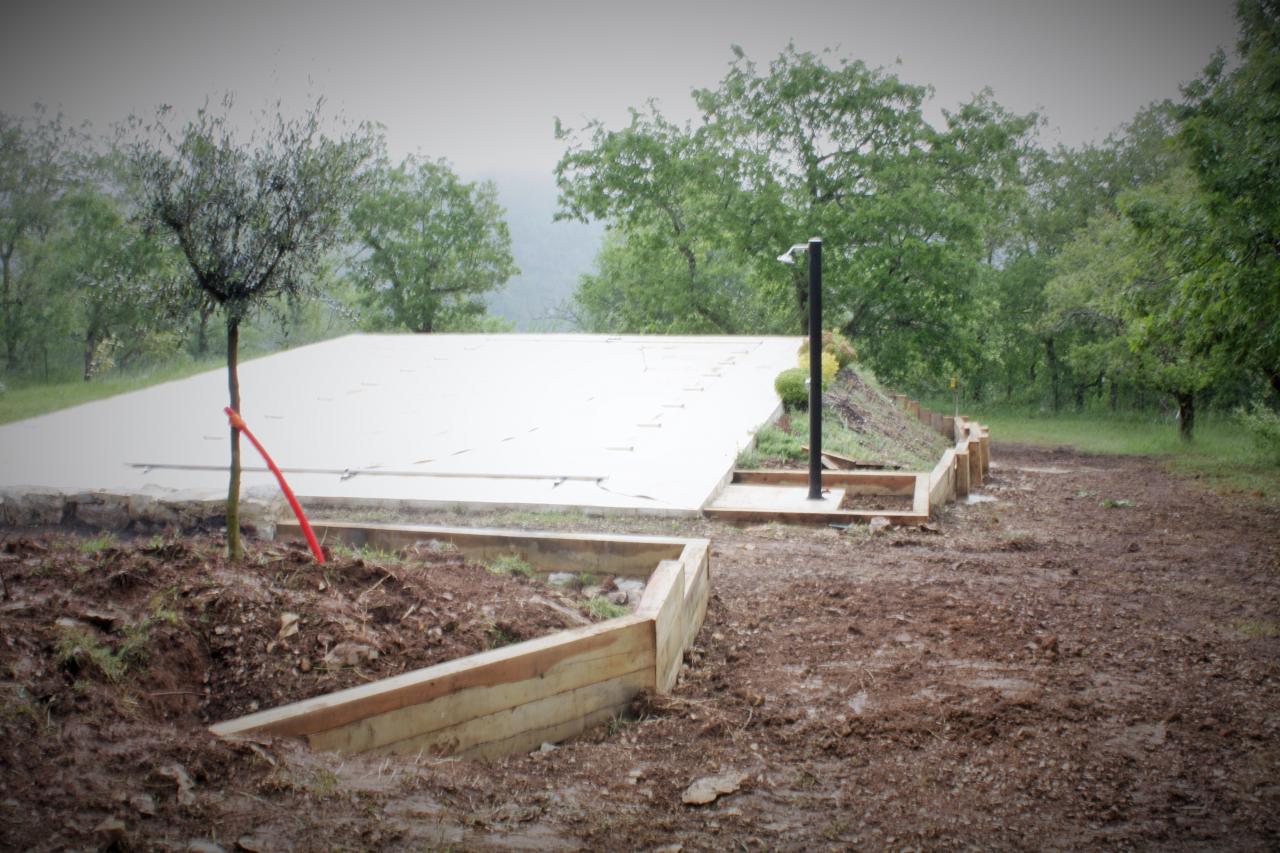 massif piscine AVANT